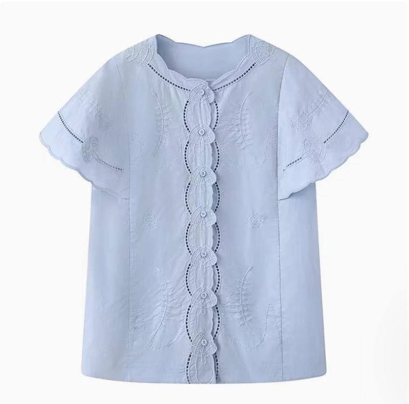 

Новая летняя французская универсальная светло-голубая сверхмощная рубашка с полой вышивкой и летящими рукавами в виде листьев лотоса для женщин