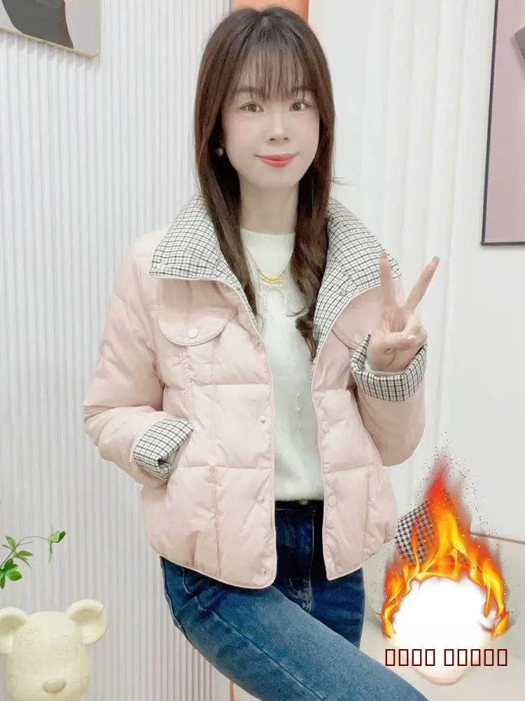 

Премиальная женская зимняя куртка-пуховик в стиле корейского кэжуал с воротником-стойкой, цветными вставками и утеплением...