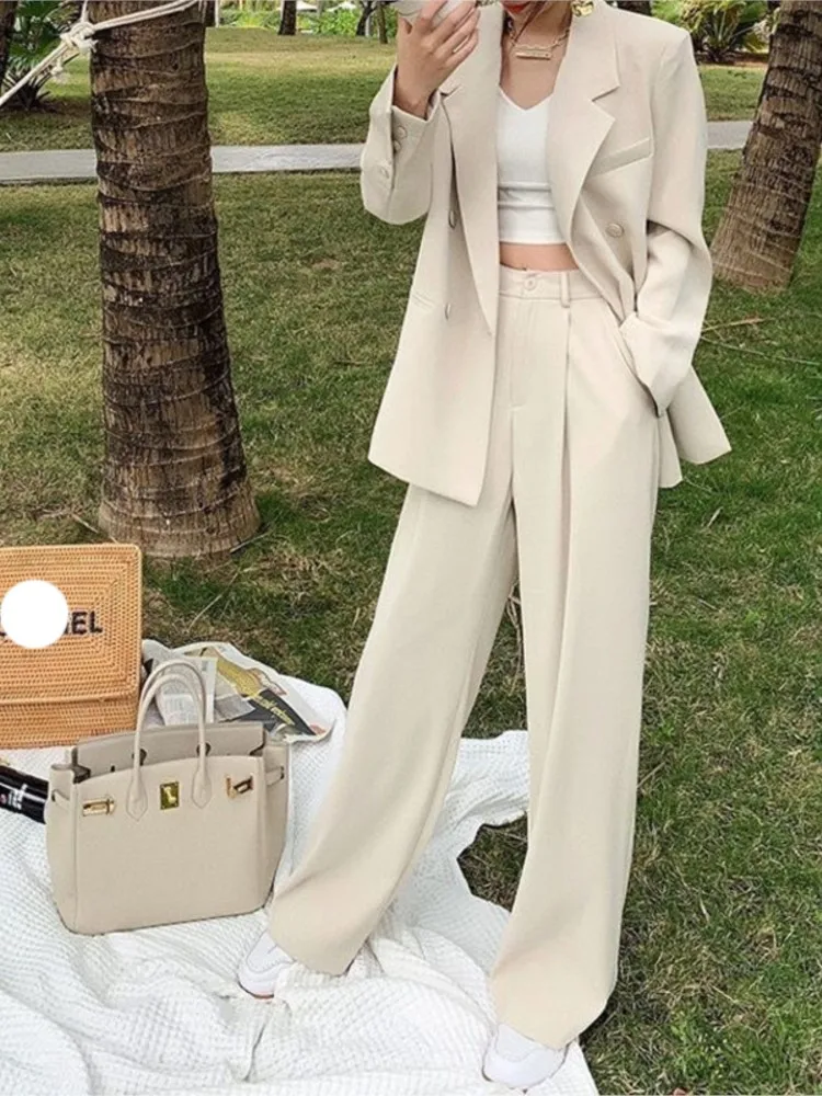 Ensemble tailleur pantalón femme blanc Un choix élégant et pratique pour les femmes professionnelles
