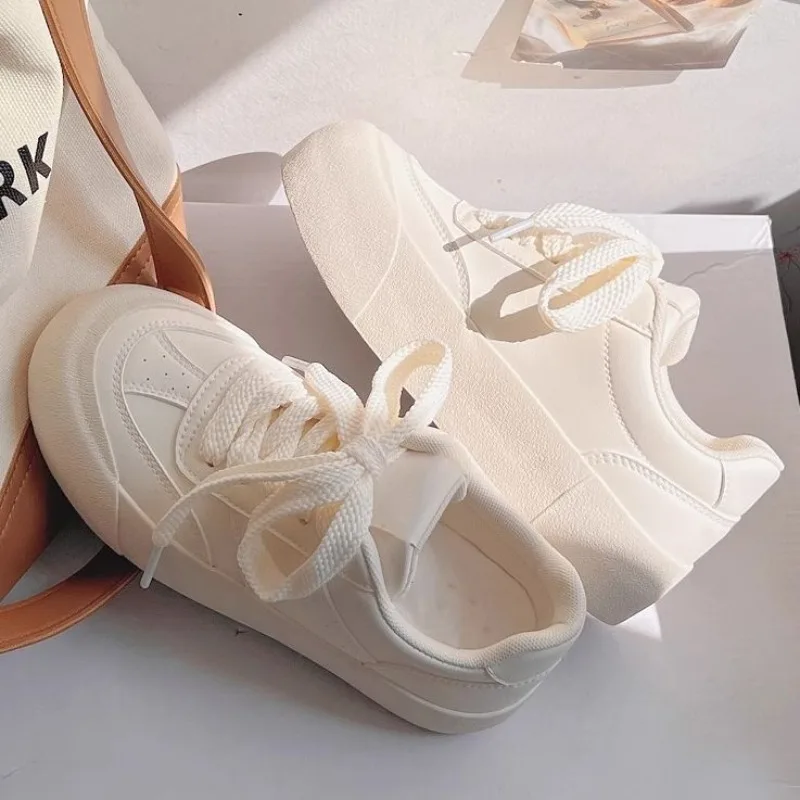 

2025 Women's White Canvas Shoes Breathable Chunky Sole Round Toe Design, Ins Inspired, Comfort for School & Travel​