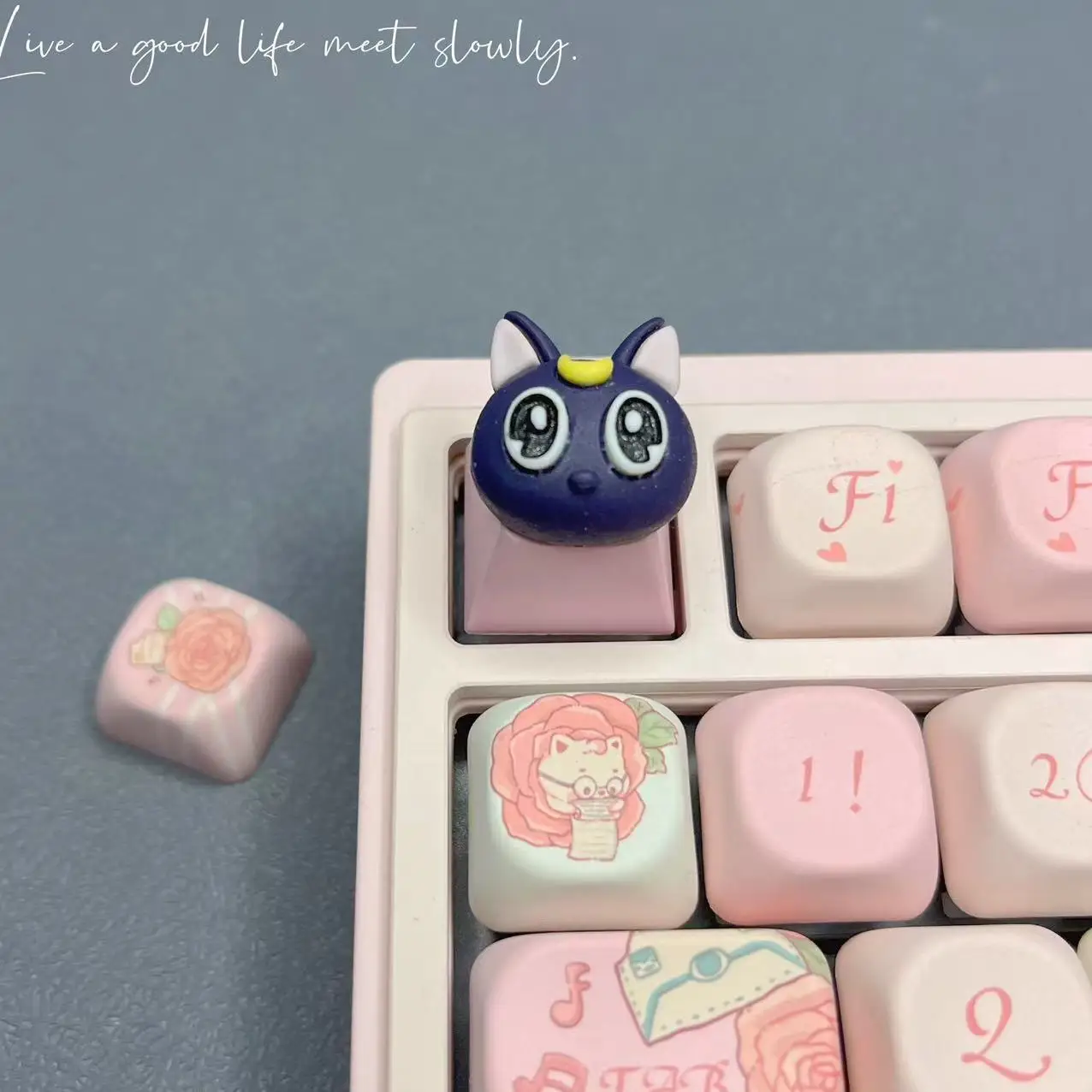 DIY personalized cute moon cat keycaps handmade creative customization for teenage fans game mechanical keyboard keycaps