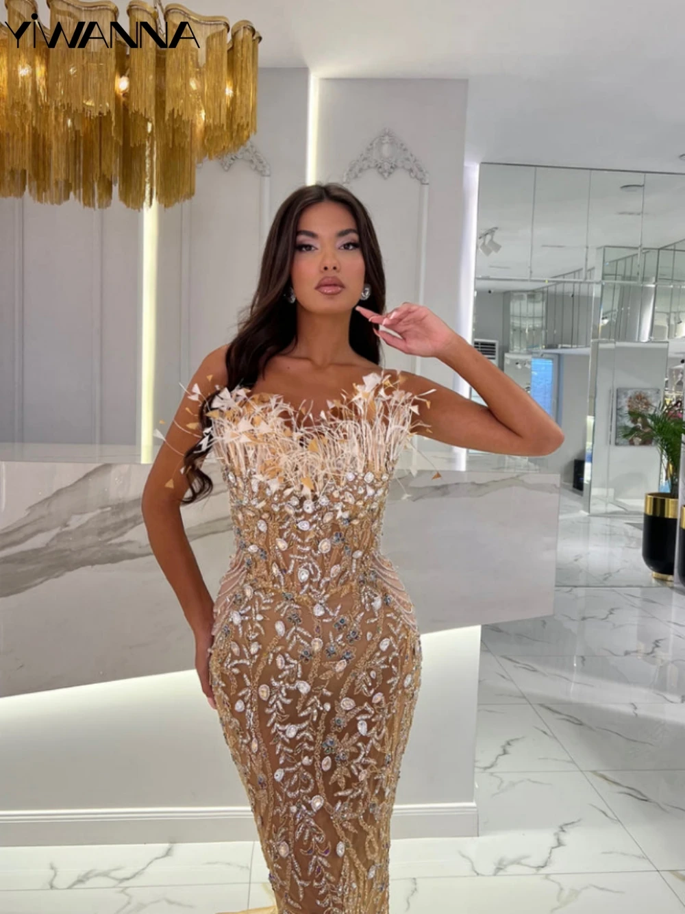 Sexy Strapless Sleeveless Evening Dress Shiny Crystal Beads Prom Gown Luxury Feathers Cocktail Dresses Customized Robe De Mariée