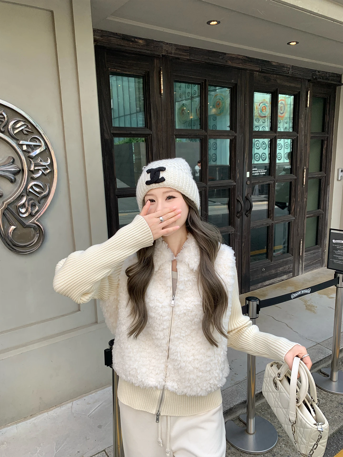 

Корейская куртка из искусственного меха с эффектом двухслойности, воротником-стойкой и тщательной отделкой, короткое пальто для женщин, зимняя верхняя одежда