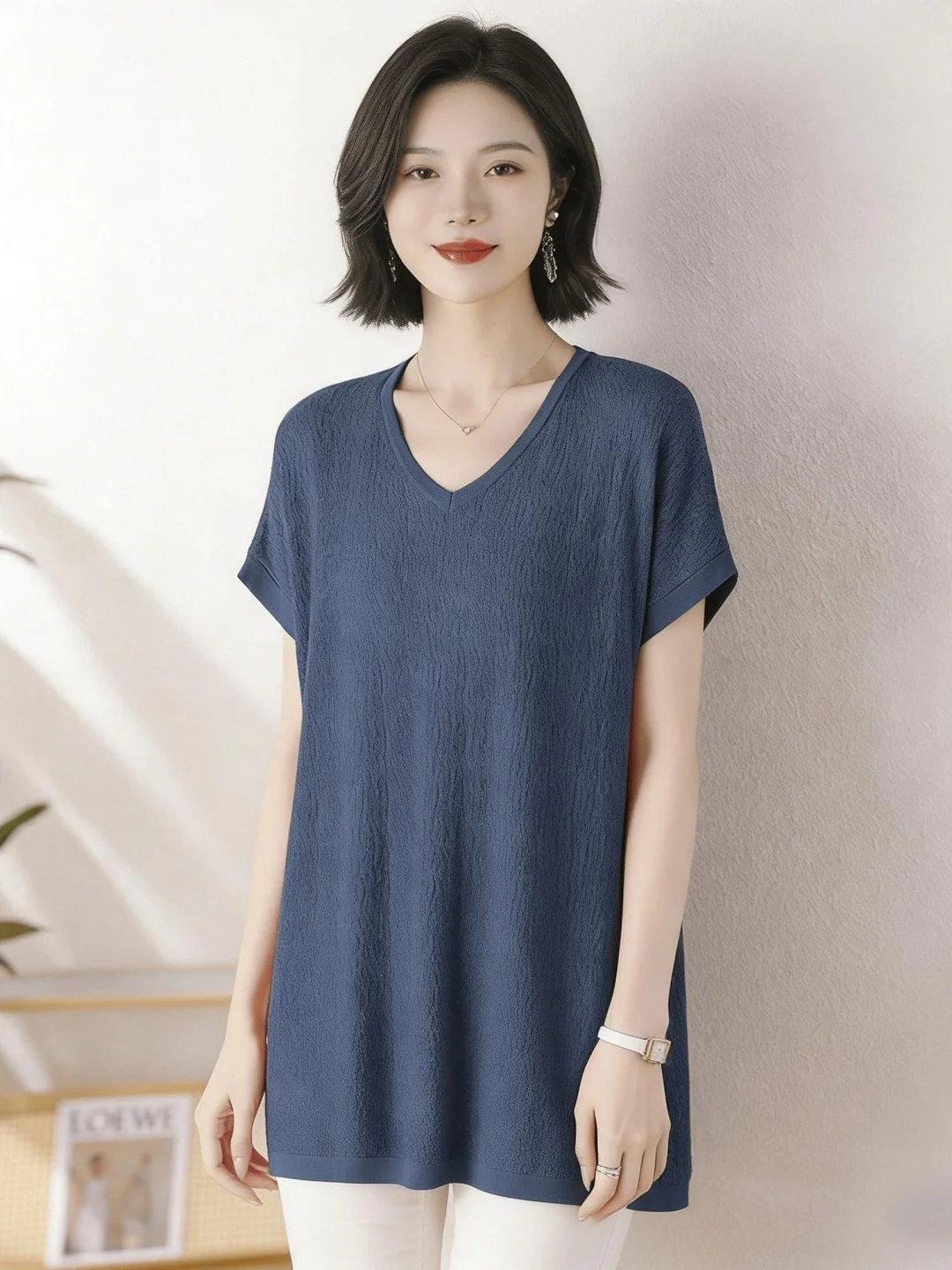 

Свободная женская футболка из ледяного шелка с V-образным вырезом и коротким рукавом, больших размеров, модная тонкая базовая модель для повседневной носки