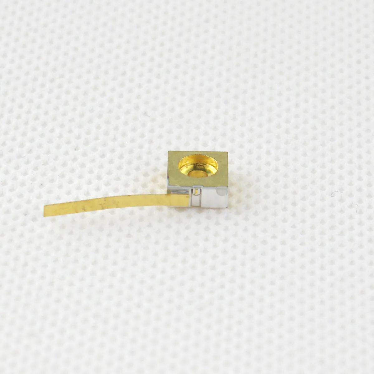 808nm C-mount 10W الأشعة تحت الحمراء عالية الطاقة ليزر ديود LD مع FAC