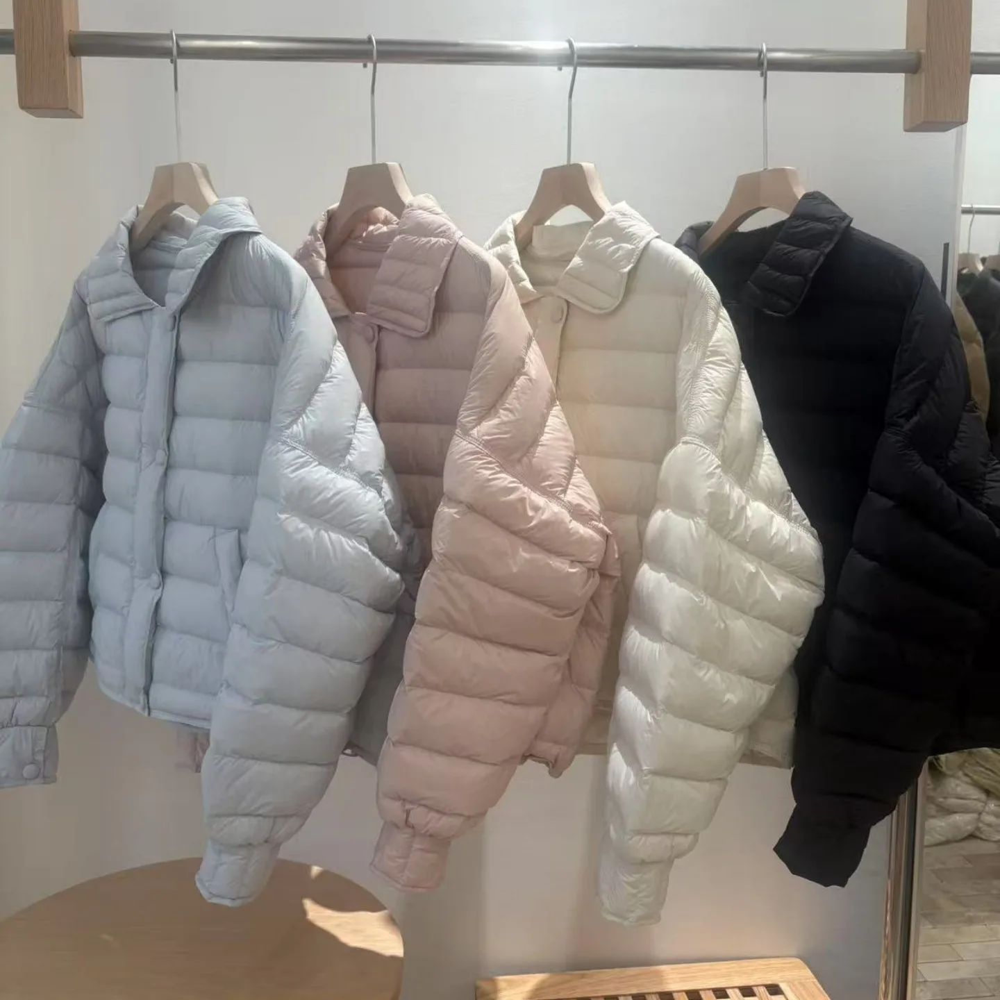 

Белая легкая пуховая хлопковая куртка для женщин, осенне-зимняя новая коллекция, корейский милый и короткий короткий стиль, популярный