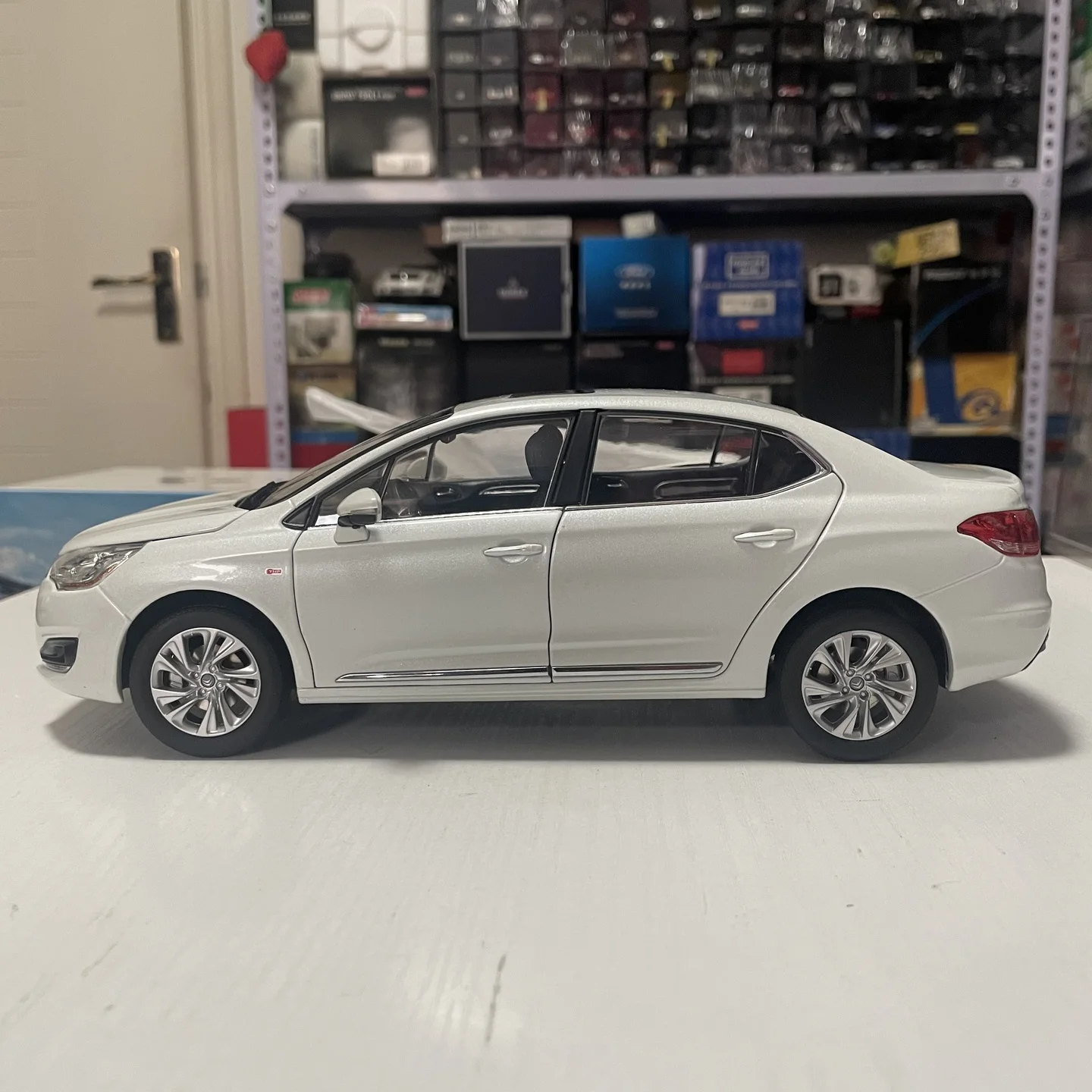 مقياس 1:18 دييكاست سبيكة بيضاء سيتروين C4L 2013-2015 ألعاب سيارات نموذج كلاسيكيات الحنين الكبار هدايا تذكارية عرض ثابت #4