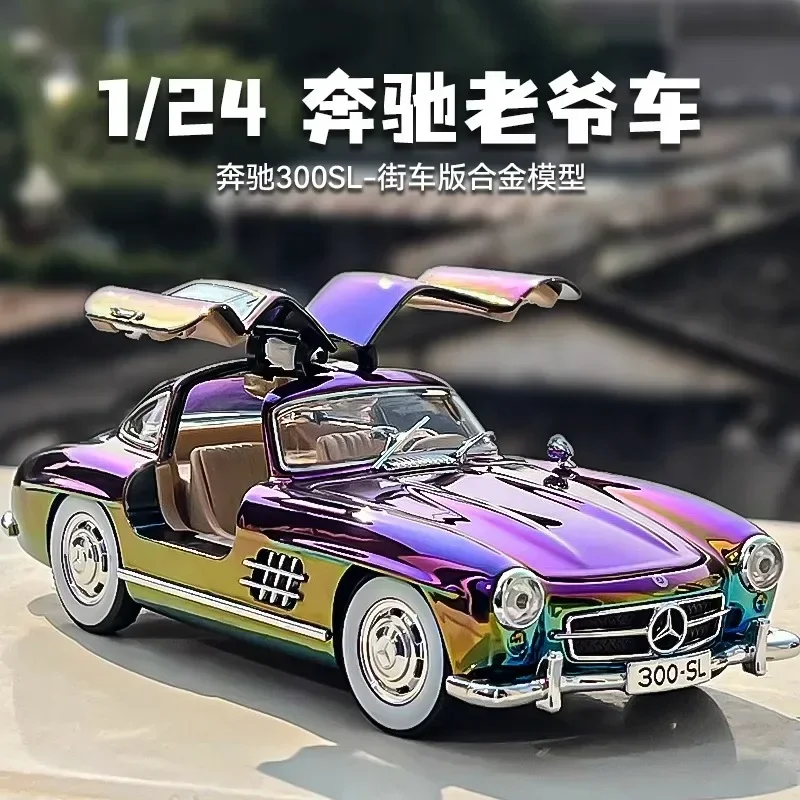 1:24 Mercedes-Benz 300SL Electroplating plate Alloy Diecasts Toy car Metal Car Model Sound and Light Collection Childrens Gift