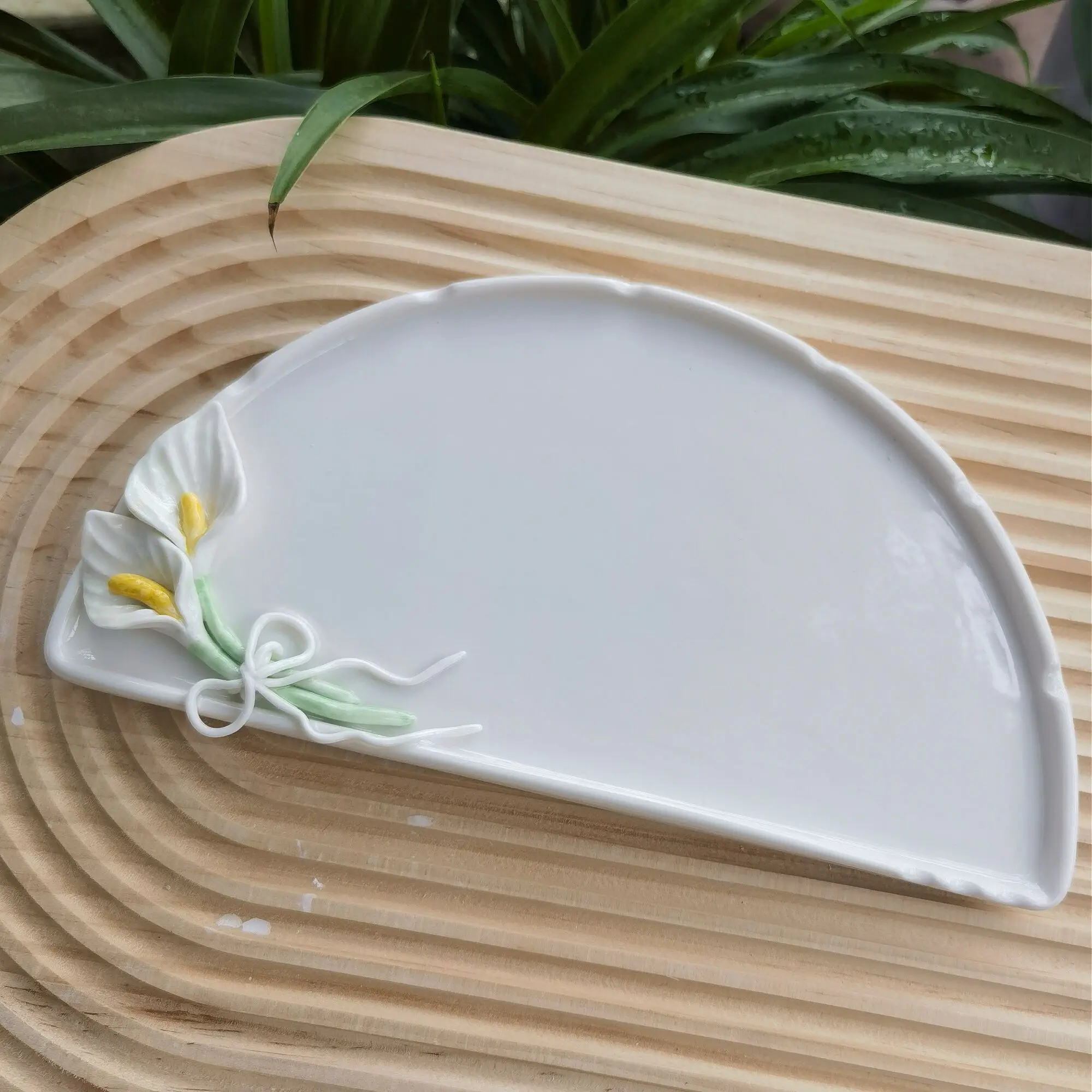 

Ceramic Watercolor Painting Palette, Art Supplies, White Palm Bouquet Style