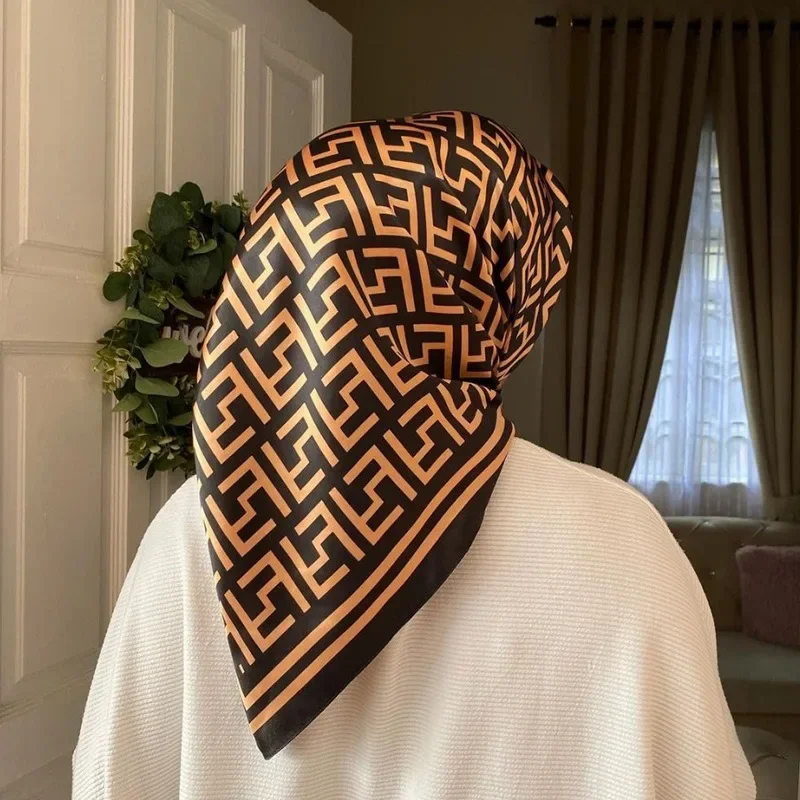 Hijab de marca de lujo con letras F para mujer, bufanda elegante con estampado amarillo y negro, pañuelo para la cabeza con fecha, regalos para el