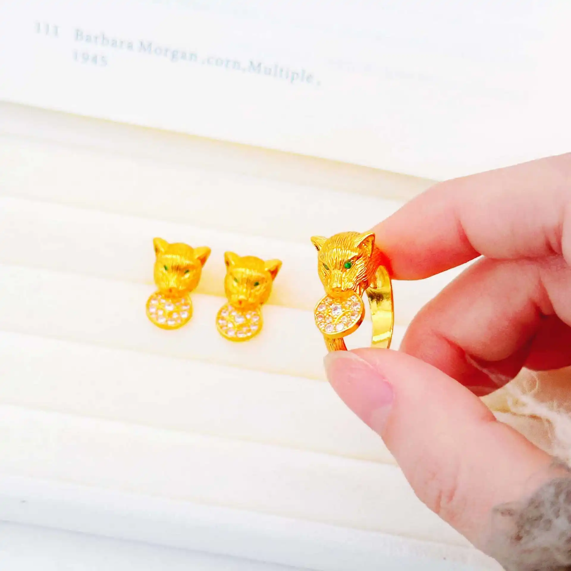 2026 Sand Gold Jewelry Old Money Style Luxury Diamond Inlaid Brushed Leopard Design Set Fortune Attracting Retro Premium Finger
