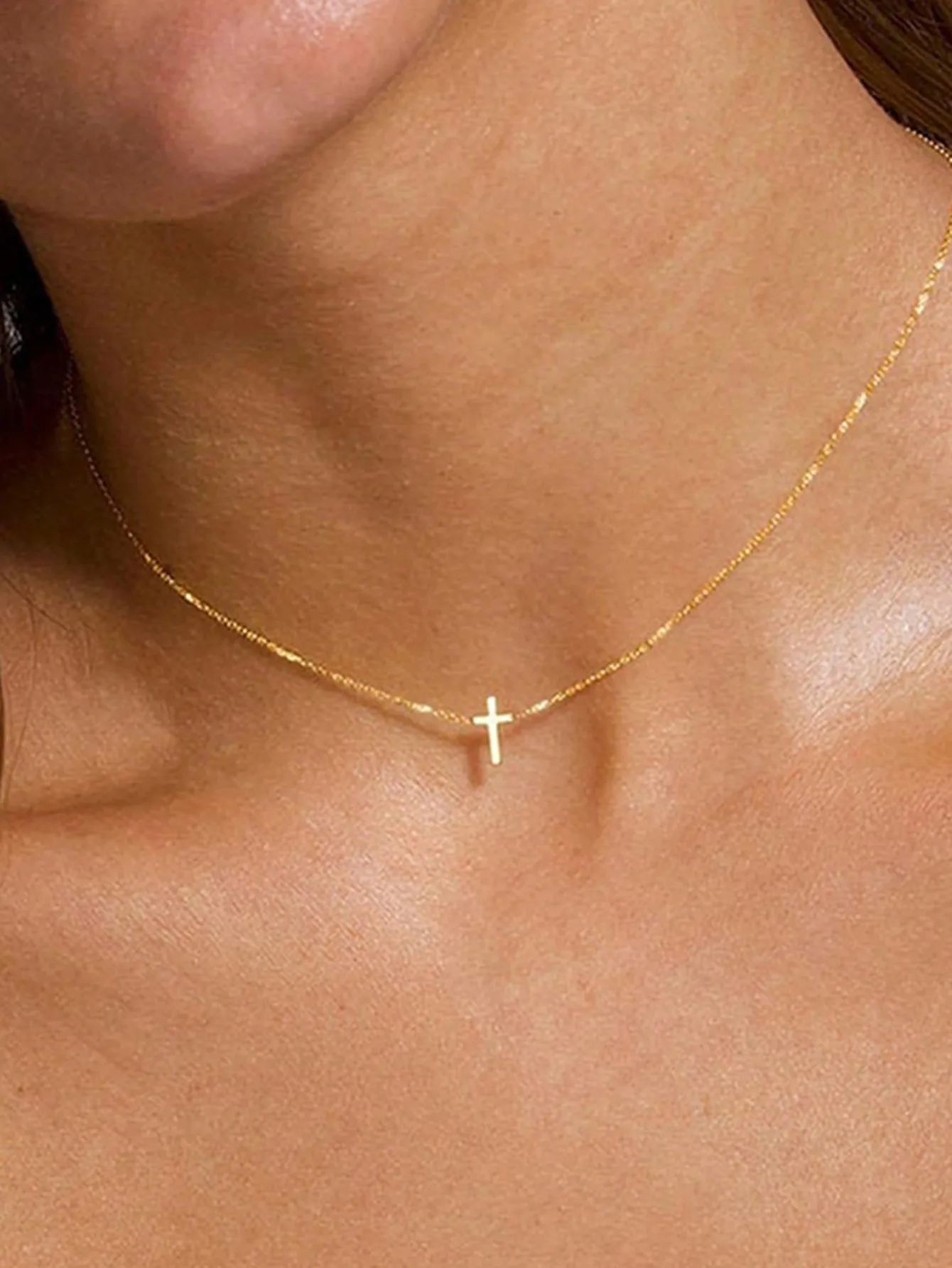 

Delicate Gold Cross Necklace for Women, Minimalist Design Perfect for Daily & Outdoor Wear