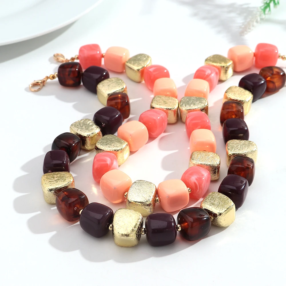 Vintage Chunky Amber Resin Bead Choker Necklace Irregular Square Matte Gold Metal Statement Collar Necklace Retro Jewelry view 2