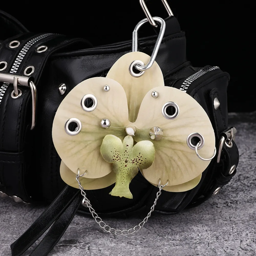 Porte-clés Orchidée Artificielle Colorée Faite à la Main avec Perforations et Décorations pour Sac à Dos
