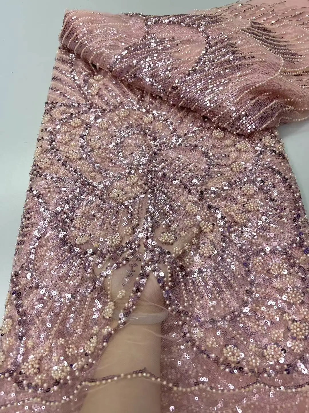 Tecido de renda de malha francesa elegante com miçangas bordadas e lantejoulas para vestidos de casamento design africano nigeriano com contas para mulheres