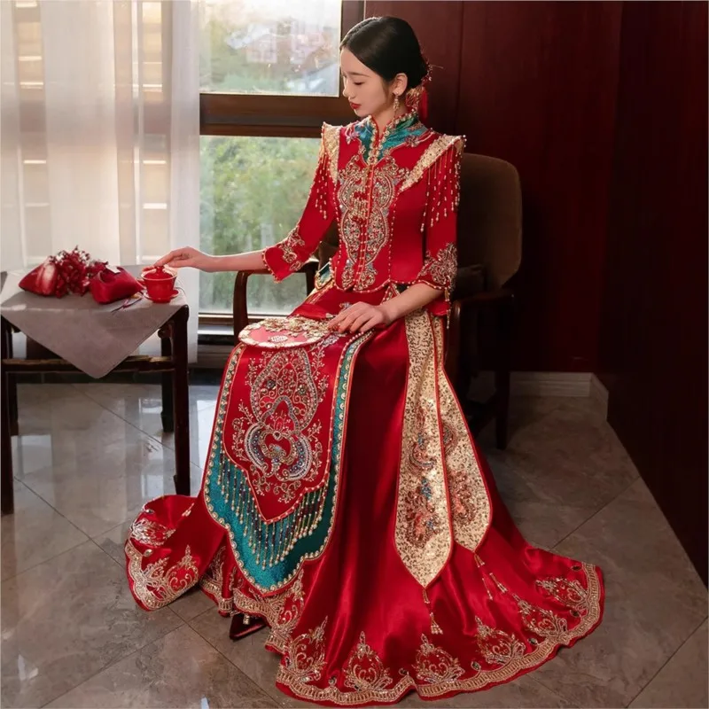 Satin Chinese-style dragon and phoenix gown wedding dress attire