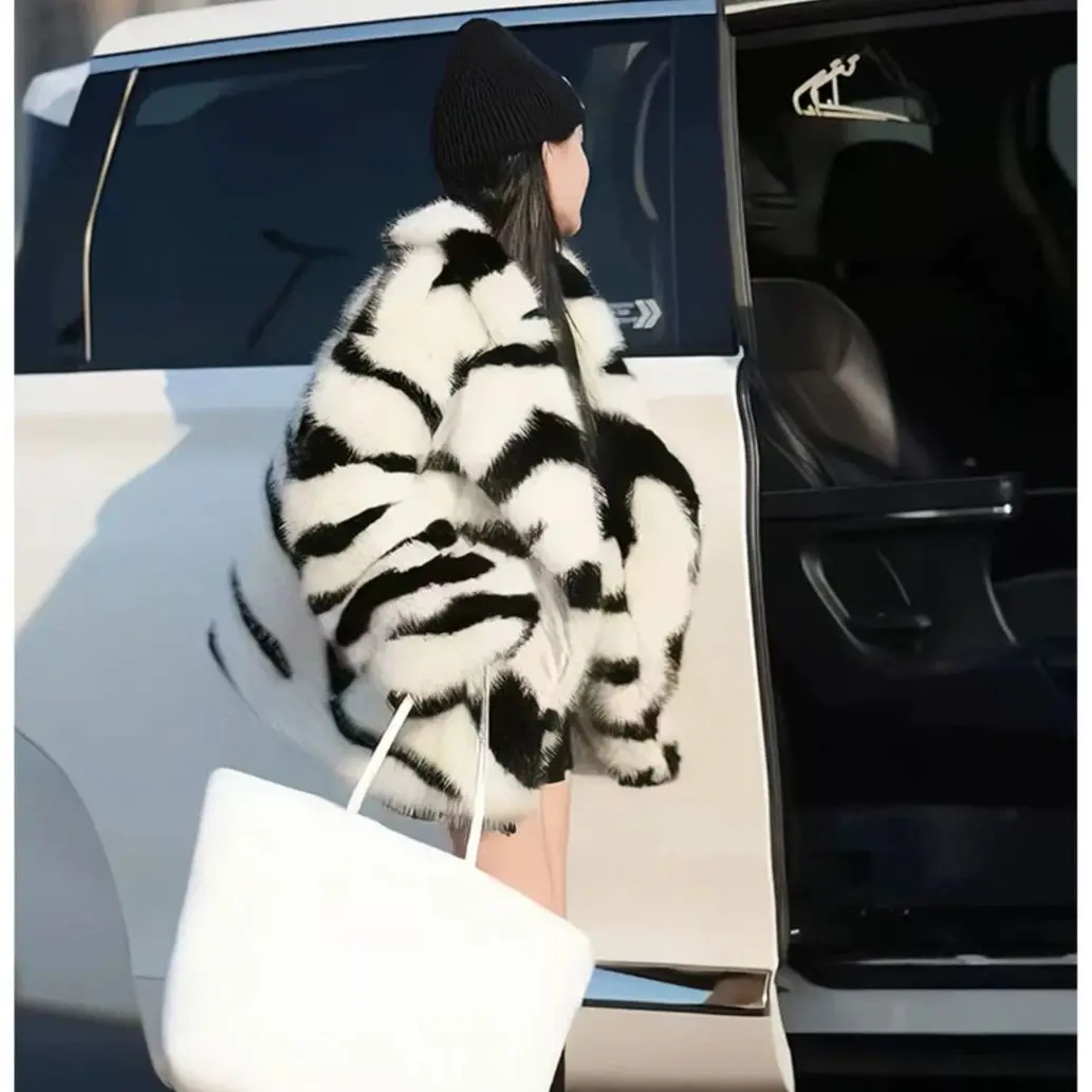 Zebra Print Lapel Warm Faux Fur ,Ladies' 2025 Winter Euro-American Style New Fashionable Extra Thick Casual Versatile Jacket