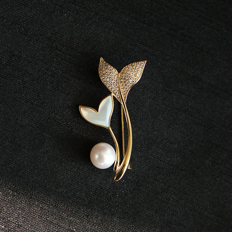 2023 New Pearl Rhinestone Fishtail Brooch for Women Baroque Pearl  Brooches Pins Party Wedding Gifts Clothing Accessories