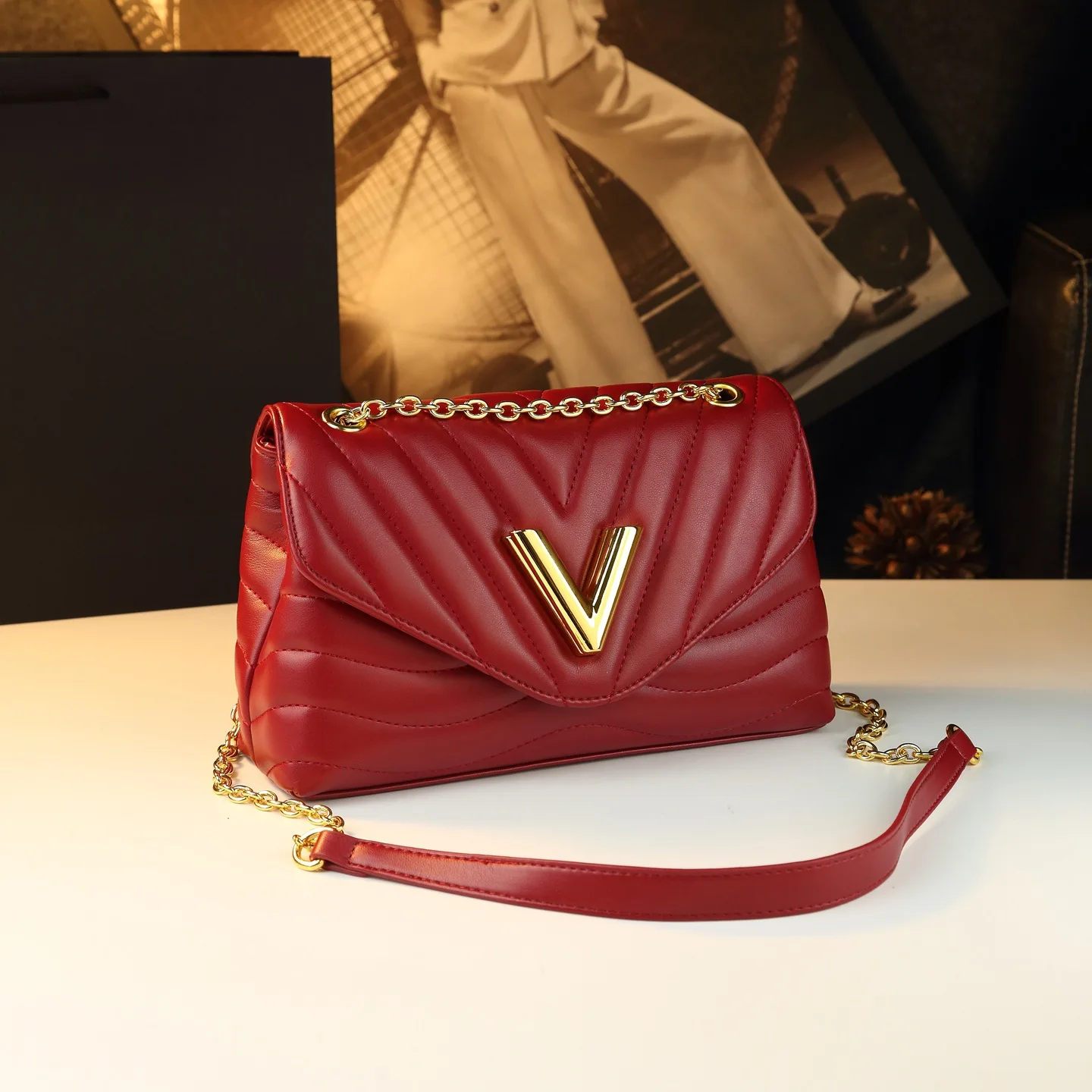 

Minimalist Elegant Parisian Diaper Bags For Ladies Designer Simple Tote Bag Large Capacity Casual Shoulder Bag Stylish Leather