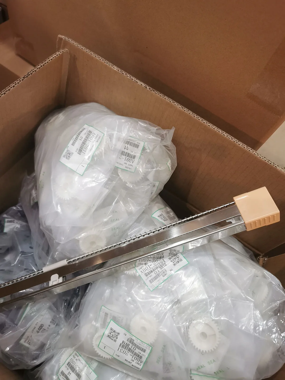 

1pcs. 013R00650 Compatible Charge Corona Unit Replacement for Xerox DC 240 250 242 252 DC240 550 560 570 C75 700 Digital Color