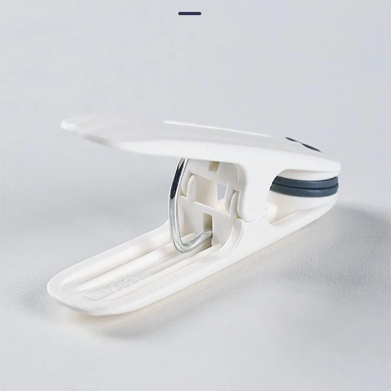 مشبك بلاستيك 12 غير وسم للتجفيف ، ملابس ثابتة مقاومة للرياح ، مشبك جوارب ، بياضات سرير ، مطاط ناعم ، مانع للإنزلاق ، أبيض ناعم