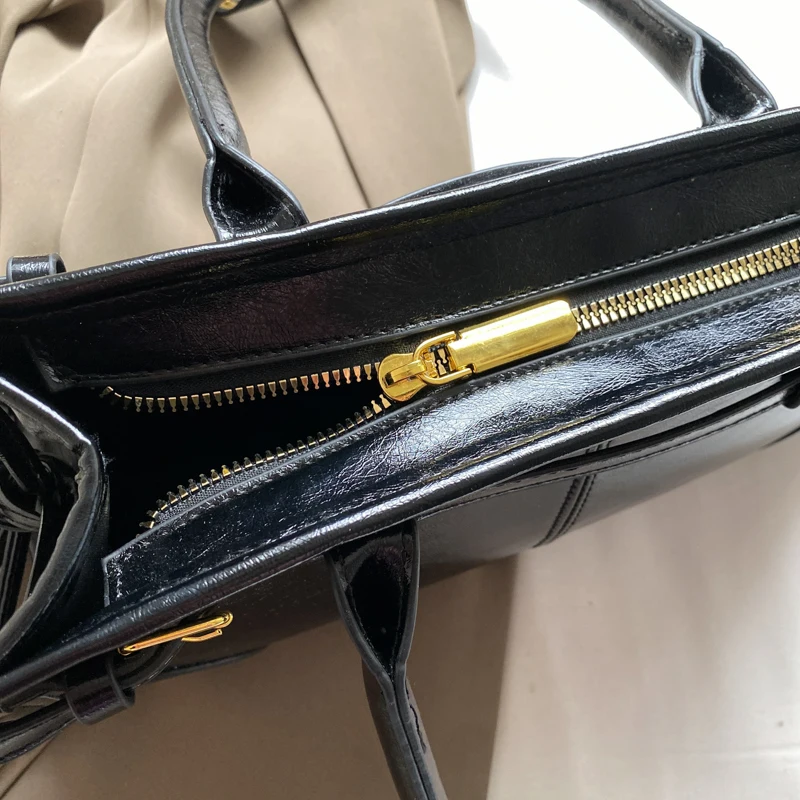 MOODS Belt Buckle Design Shoulder Bags For Women 2024 New Luxury Designer Pureses And Handbags Pure Color Large Capacity Shopper