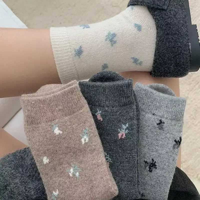 

5 Pairs Women's Wool Socks Set Mid-Calf Length Thick Warm Fall Winter Socks Ladies Japanese-Style Sweet School Socks for Girls