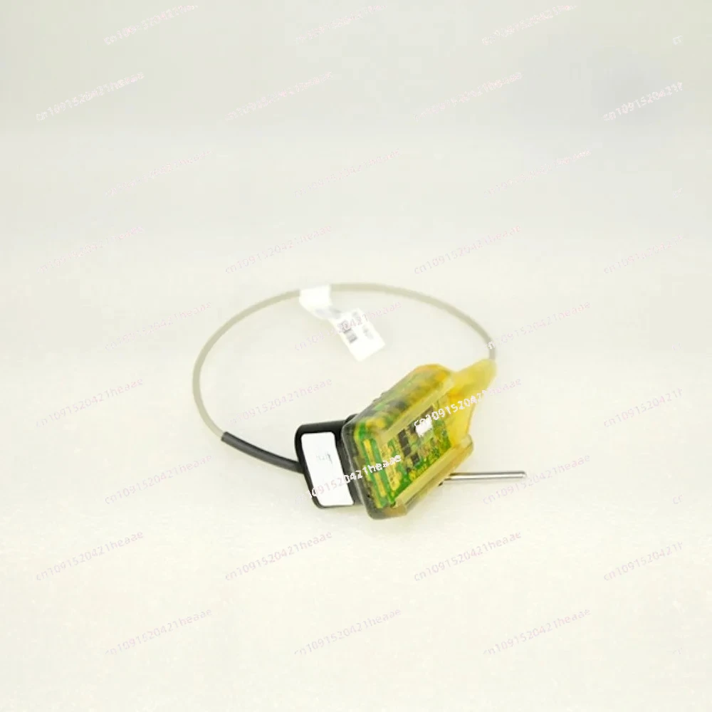 

Suitable for Condition and Refrigeration Spare Parts Chiller Parts Temperature Sensor SEN02039 X13651507030
