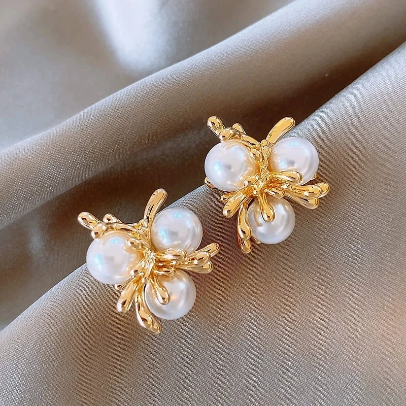 New Radiation Flowers Round Ball Imitation Pearl Stud Earring for Women Simple Temperament Ear Jewelry Christmas Day Girl