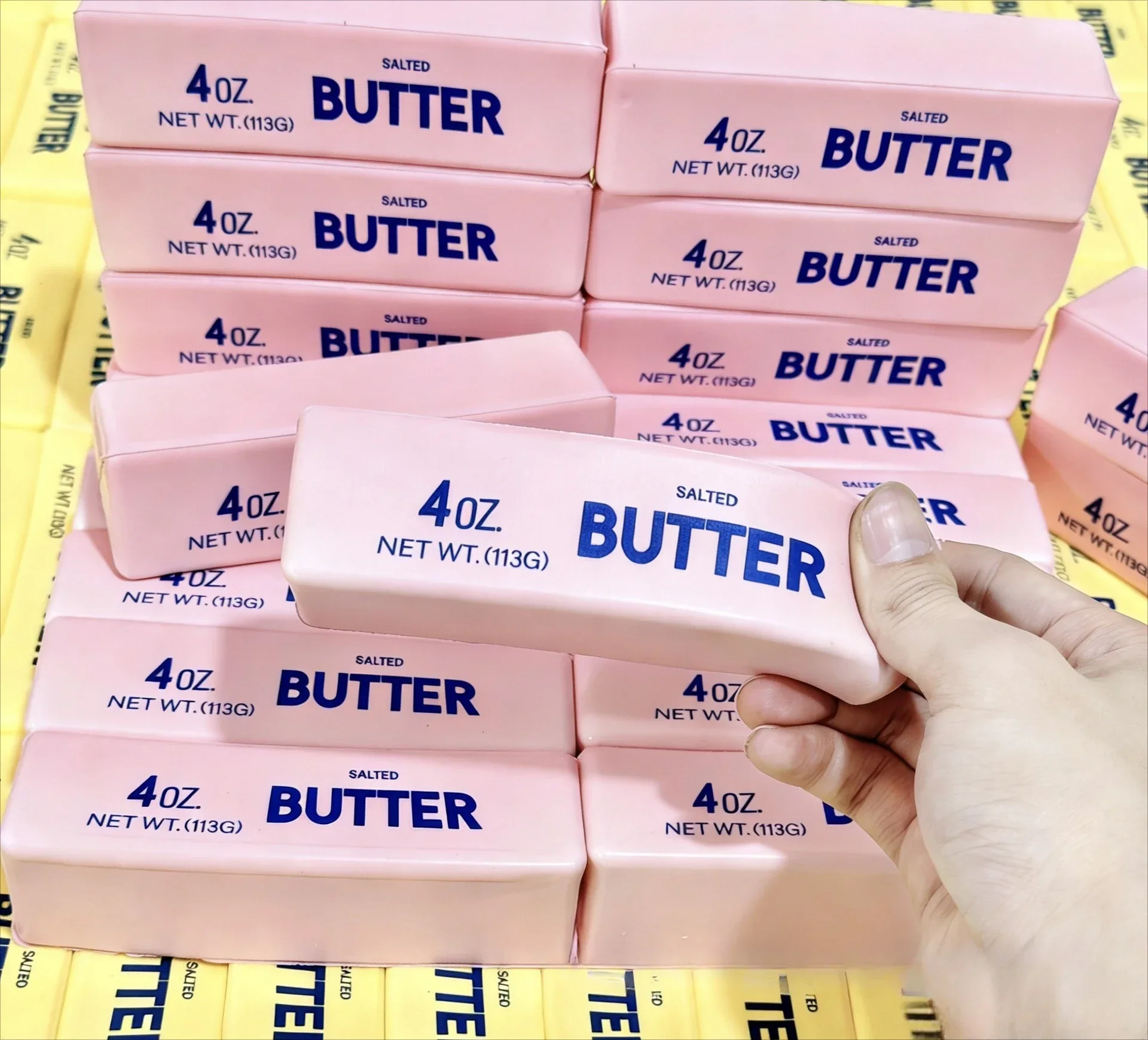 Rosa Simulierter Butter-Stick: Squishy Quetschspielzeug mit Langsamer Rückfederung zur Entspannung und Stressabbau – Detail 1