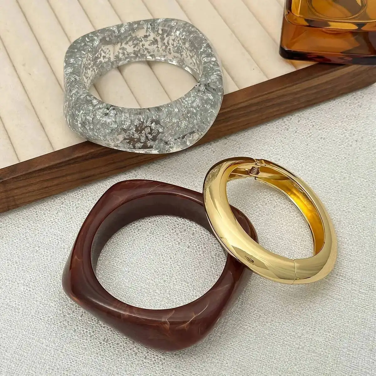 

Lacteo Hip Hop Punk Irregular Brown Sequin Resin Acrylic Bracelet Creative Retro Spring Metal Bangle On Hand Accessories Jewelry