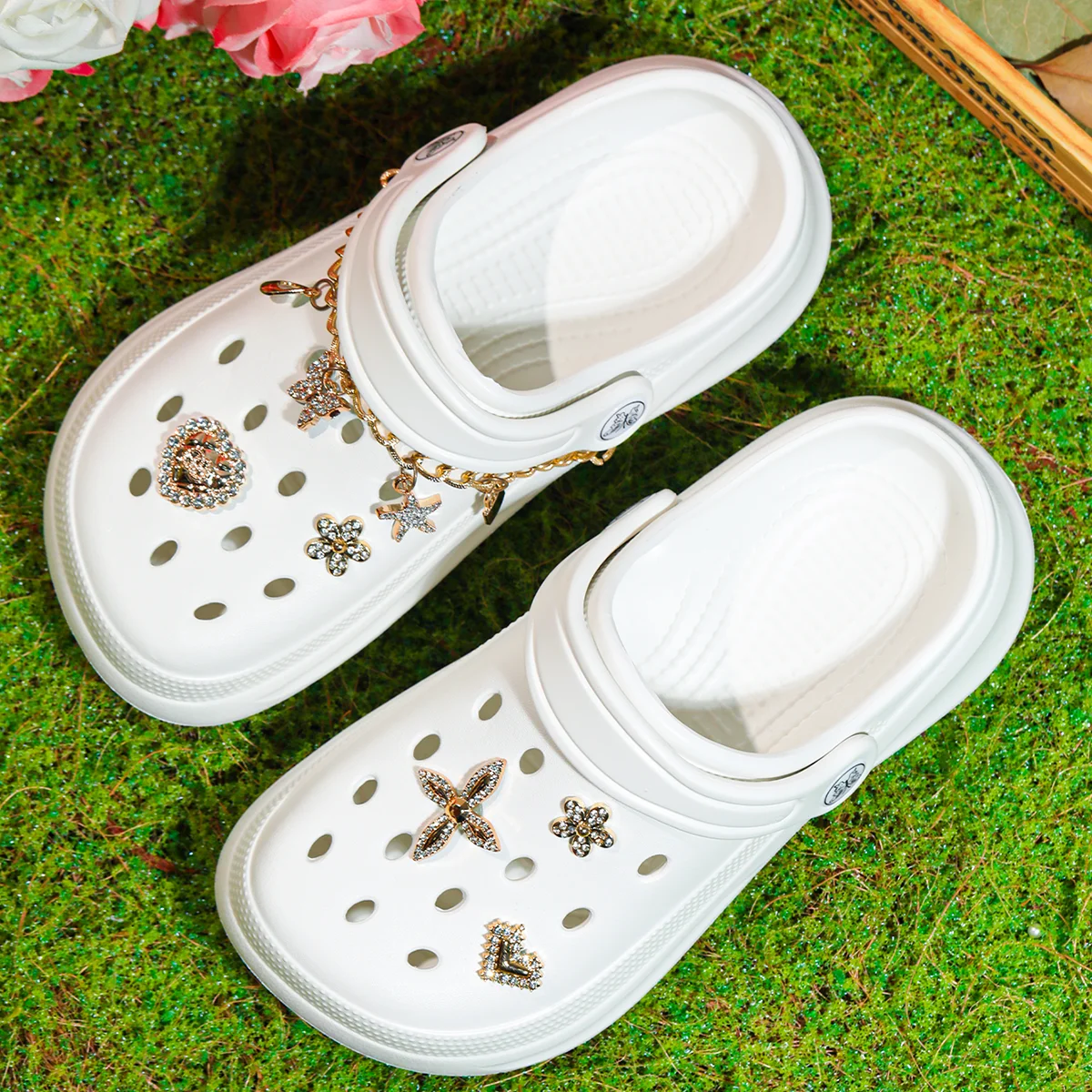 Children's Clogs, Comfortable Garden Shoes, Beautiful Lightweight Sandals, Non-Slip Slippers, Suitable for Outdoor or Indoor 168