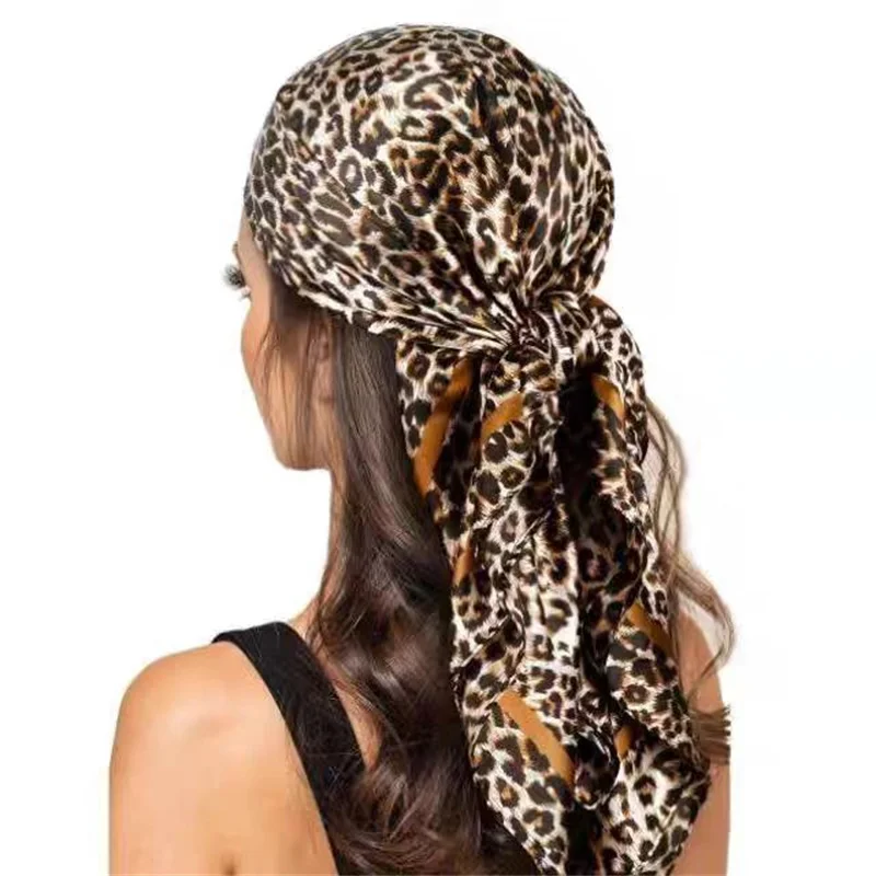ليوبارد الأوشحة النساء ورقة طباعة Foulard الساتان ساحة رئيس الحجاب وشاح السيدات الفاخرة العلامة التجارية شالات باندانا الإناث الخمار وشاح
