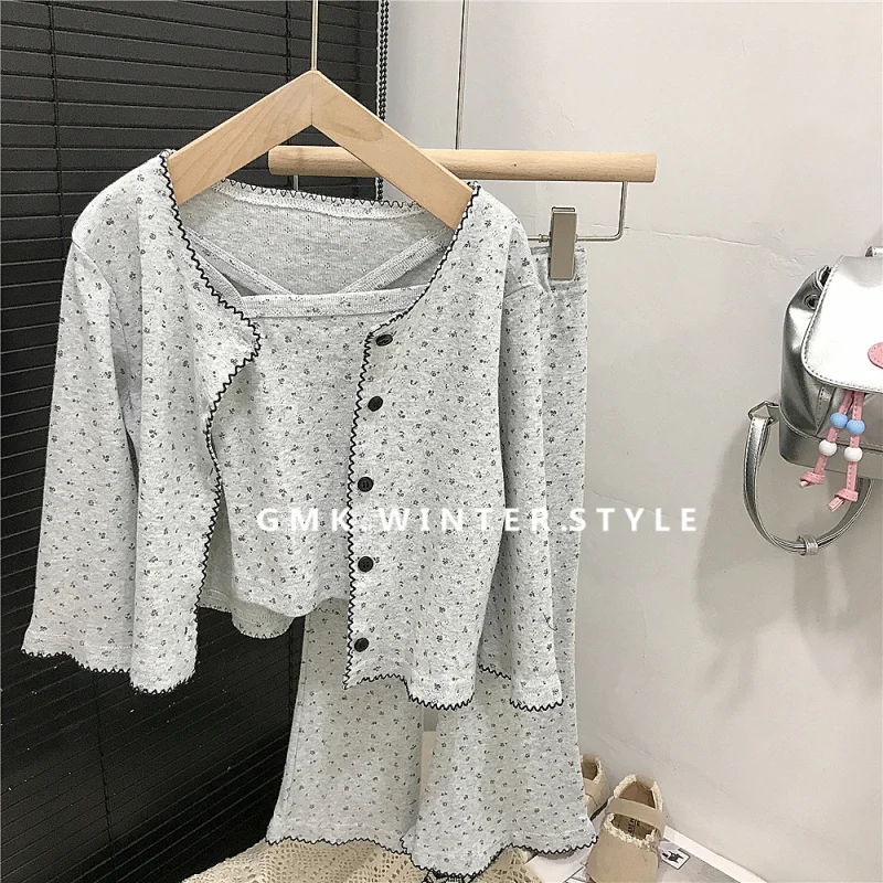 

Girls Autumn Suit New Little Girl Coffee Floral Small Floral Cardigan Sling Bell Bottoms Three-piece Set