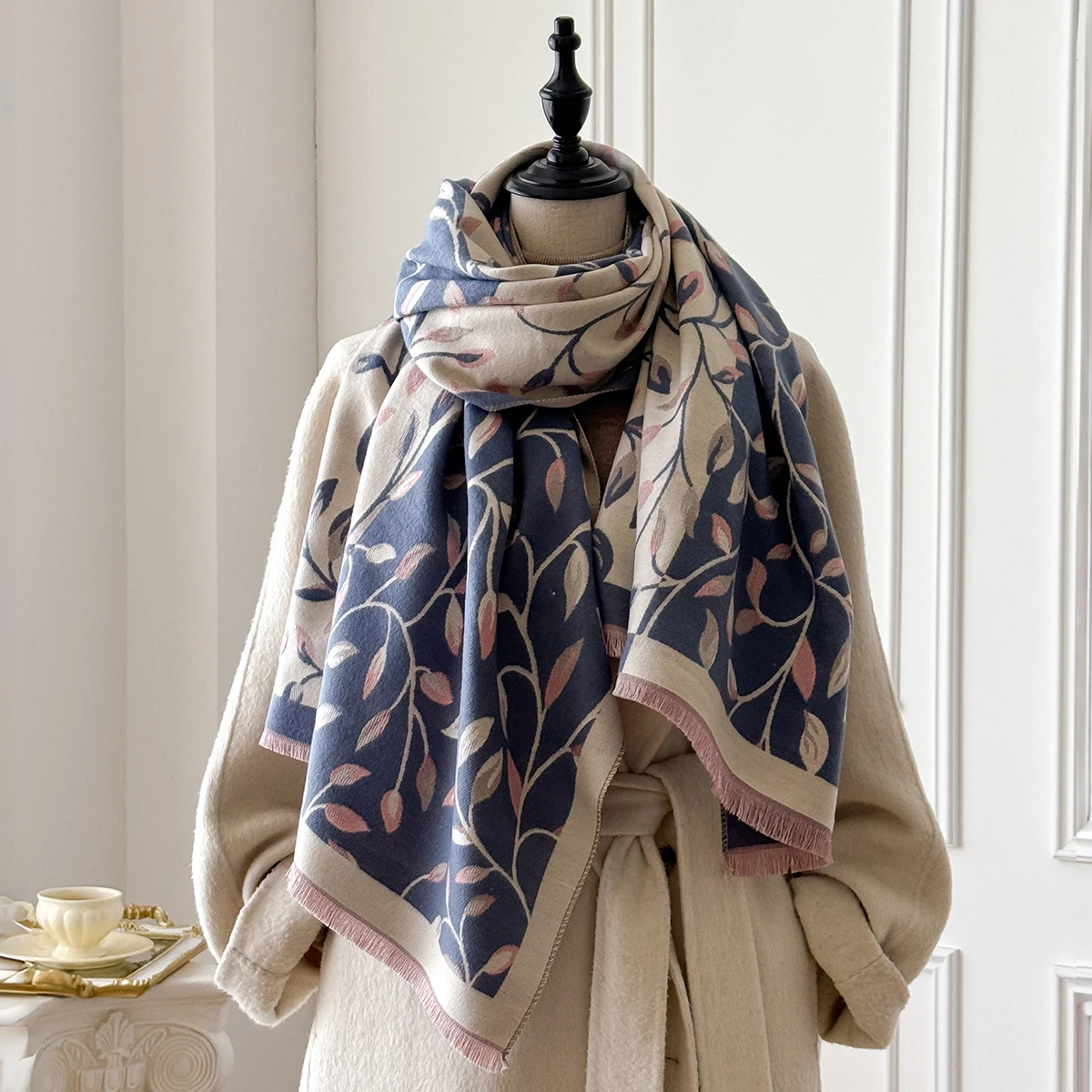 Brand Fashion Damen-Winterschal aus Kaschmir – Vintage-Ölgemälde mit Blattmuster, Quasten-Pashmina, dicker Wickel- und Echarpe-Poncho – Detail 12