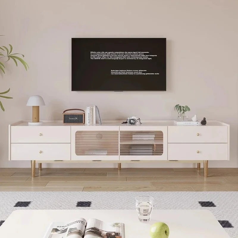 

Современная простая гостиная, бытовая, маленькая квартира, светлый, роскошный кремовый, напольный, каменная плита, журнальный столик, ТВ-шкаф из массива дерева