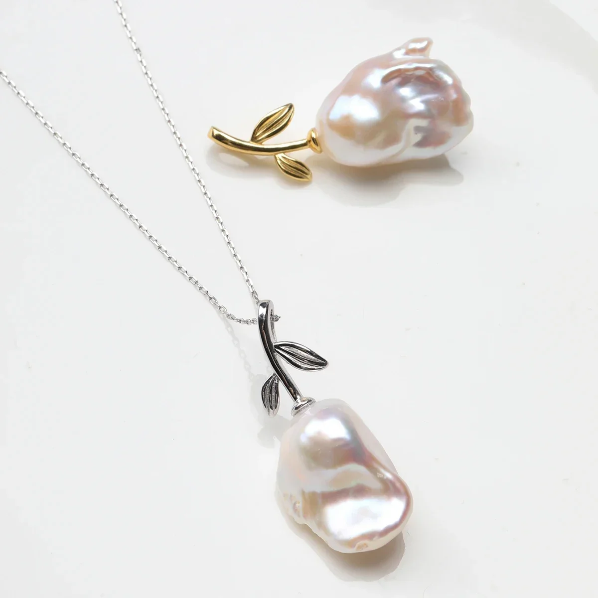 Pure natural mirror dazzling aurora white 20-25mm freshwater Baroque pearl leaf flower pendant S925 Sterling Silver necklace