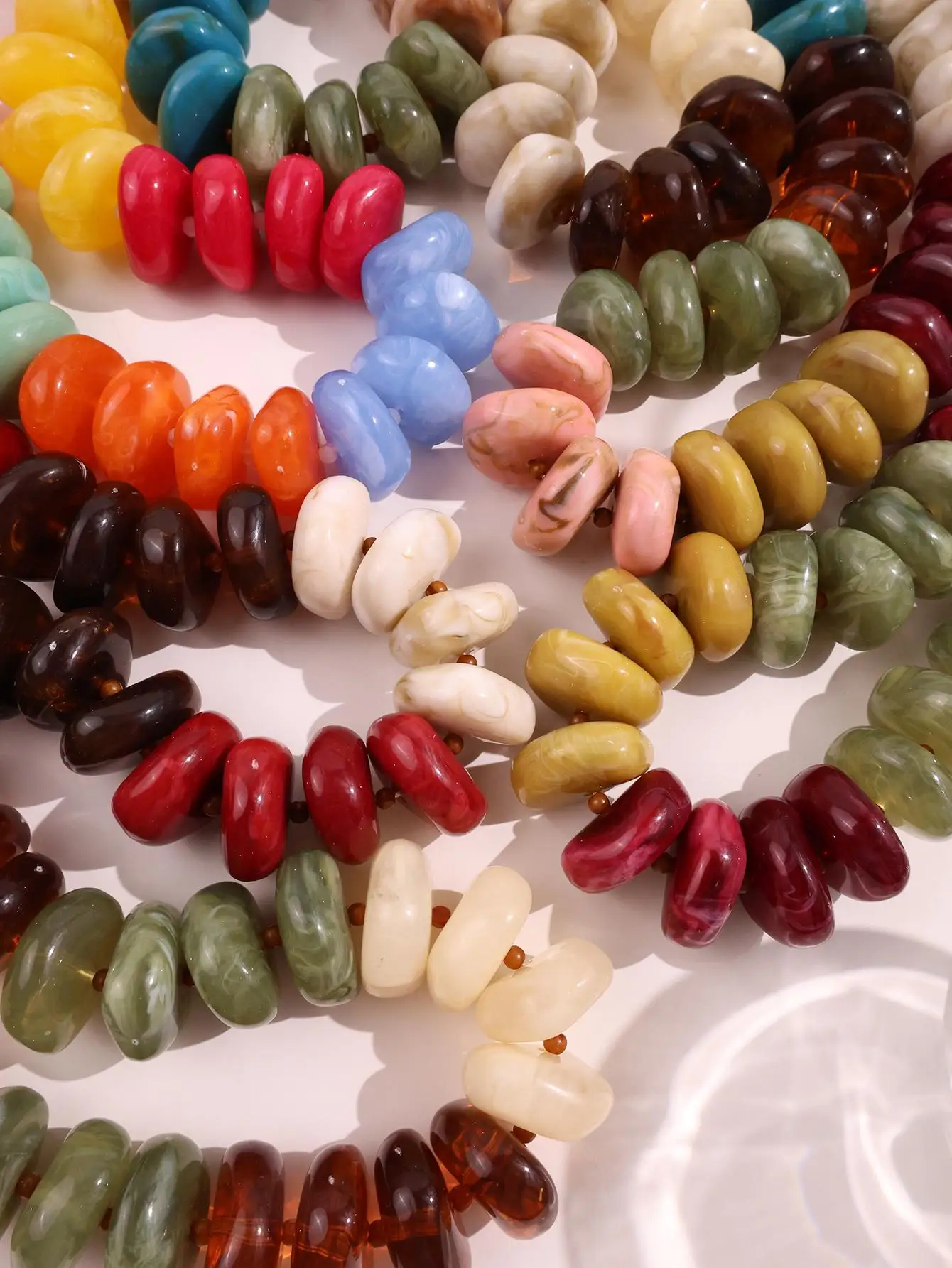 Retro Color Blocked Flat Round Colored Stone Bead Necklace Sophisticated Geometric Women's Jewelry for Everyday Wear Dates