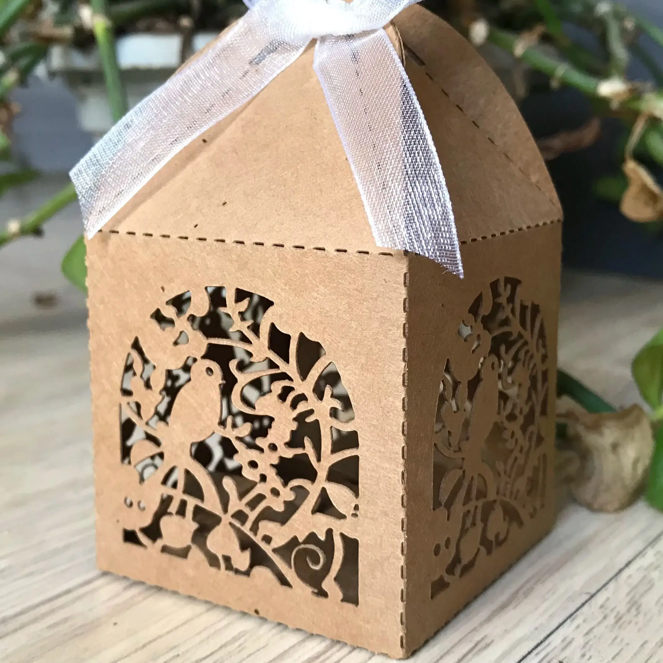 

Kraft Paper Brown 50pcs Love Bird Wedding Favor Boxes with ribbon,Laser Cut Gift Macaron Packaging Boxes for Party Decoration