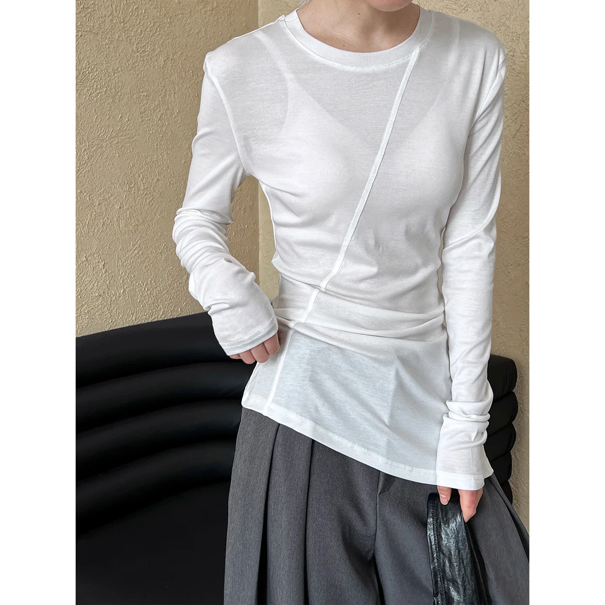 2025년 봄 여성 캐주얼 한국 불규칙 슬림핏 티셔츠, 새로운 컷라인과 주름진 베이스, 탑 2870