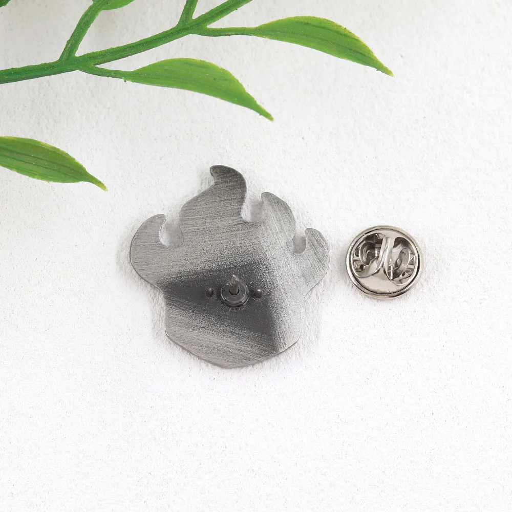 Anime-Flammenmaske Emaille-Pin Bleach-Themen-Brosche Dunkles Gothic-Totenkopfmuster Anstecknadel Anime-Themen-Dekorationsgeschenk für Fans – Detail 8