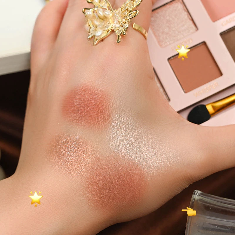 Cappello Han einen spiegel e schminkt sich mit einem tweed der 1.000-gelben augen