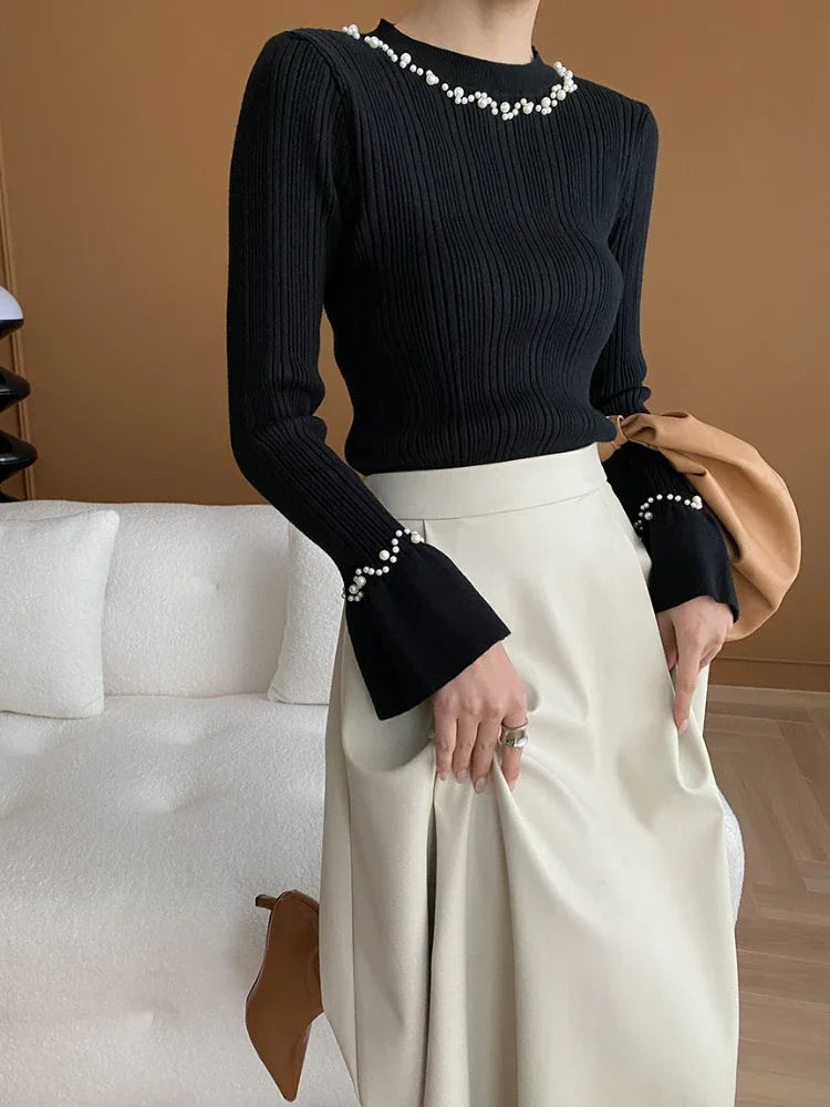 เสื้อไหมพรมแขนบาน แฟชั่นประดับมุก คอกลม เสื้อแขนยาวผู้หญิง รุ่นใหม่ ฤดูใบไม้ร่วง 2025 ทรงเข้ารูป เสื้อสเวตเตอร์ถัก