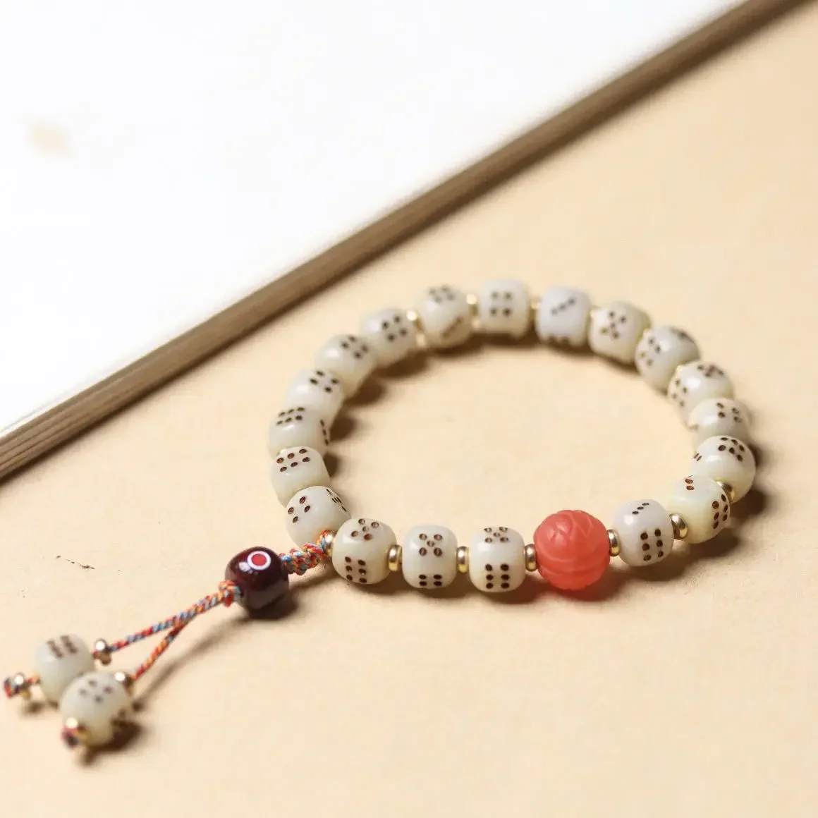 

Natural White Jade Bodhi Dice Bracelet Single Circle Buddha Bead Hand String for Men and Women Cultural Play Plant Seed Jewelry