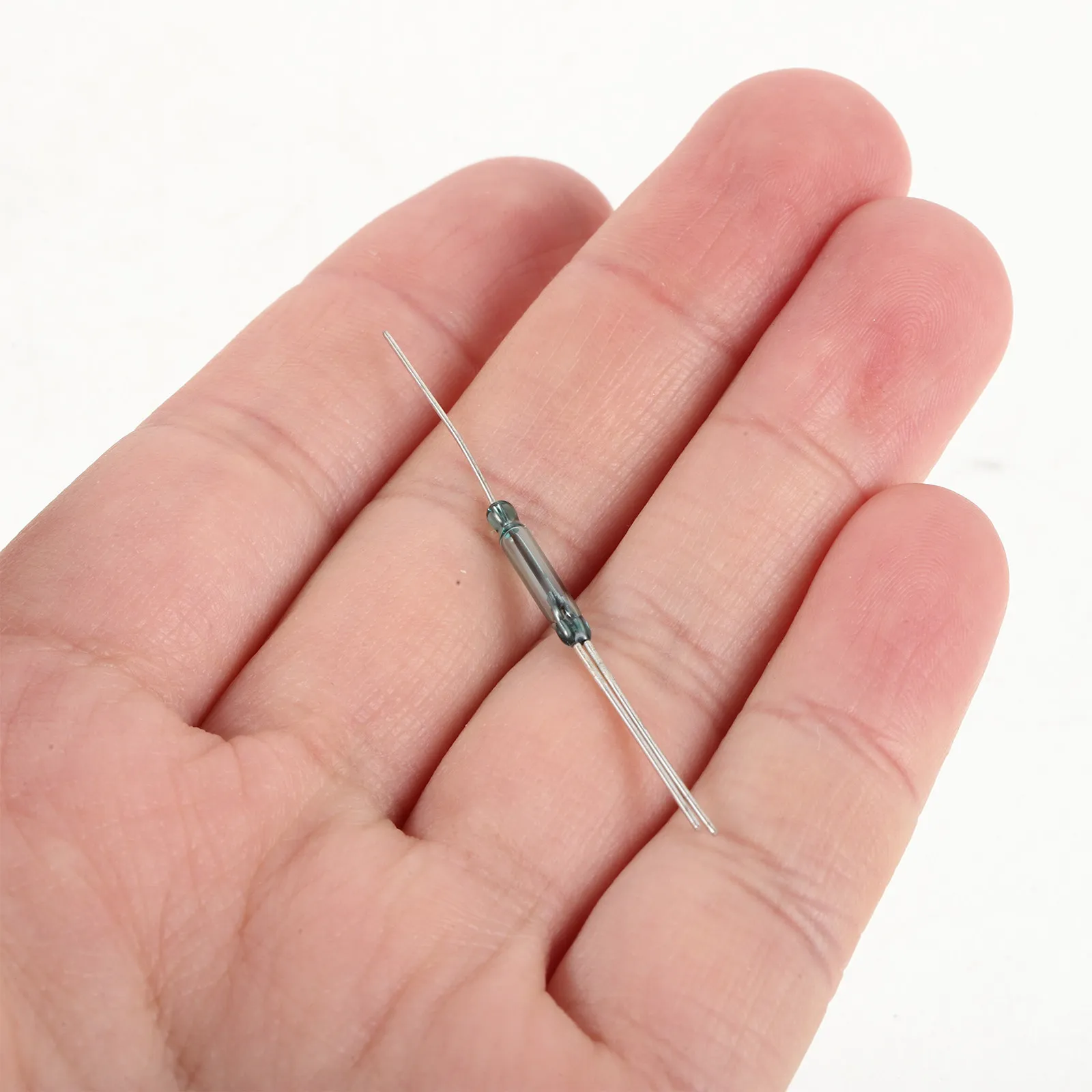 10Pcs Compact Magnetic Reed Switch Module 2.5x14mm 3 Pin No Conversion Sensor for DIY Electronics Circuit Control Security