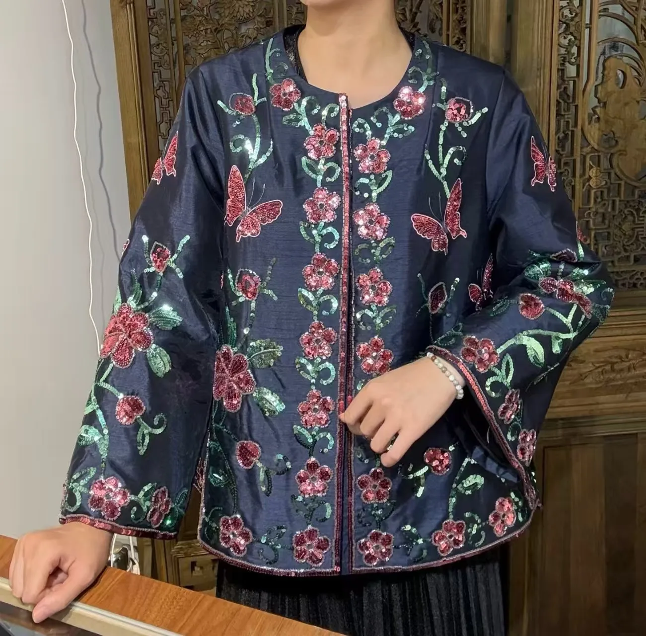 الربيع/الخريف جديد الراقية تصميم حصري رائعة مطرزة الترتر + زهرة فراشة زر مخفي معطف الحرير للنساء #2