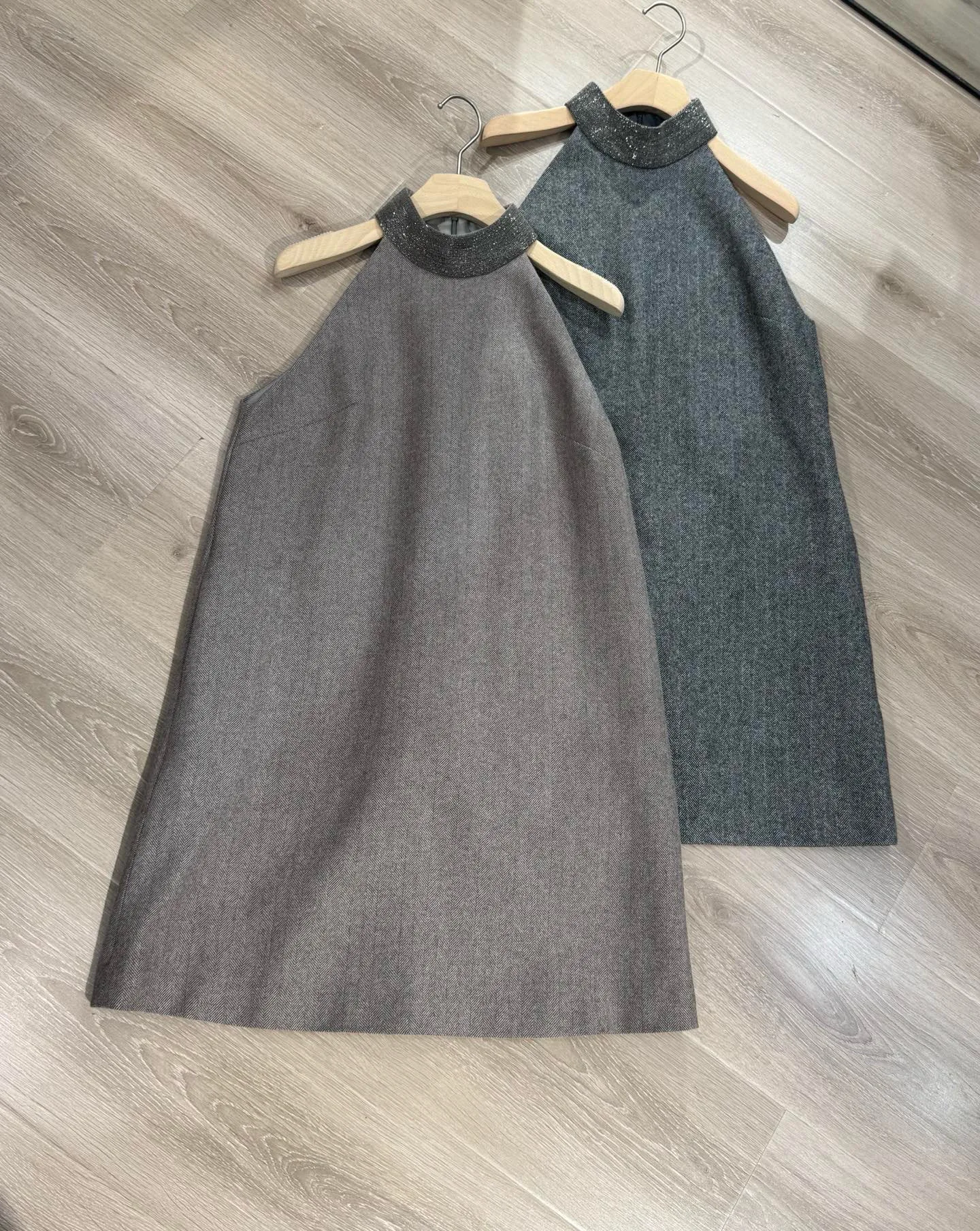 

25. Осеннее новое платье без рукавов из саржевой шерсти с подвесным вырезом и цепочкой из бисера для тяжелой промышленности