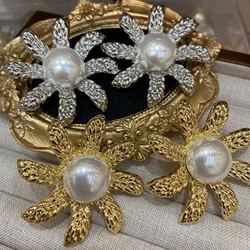 Fashion exaggerated metal pearl flower earrings light luxury atmospheric design court style high-end earrings women jewelry
