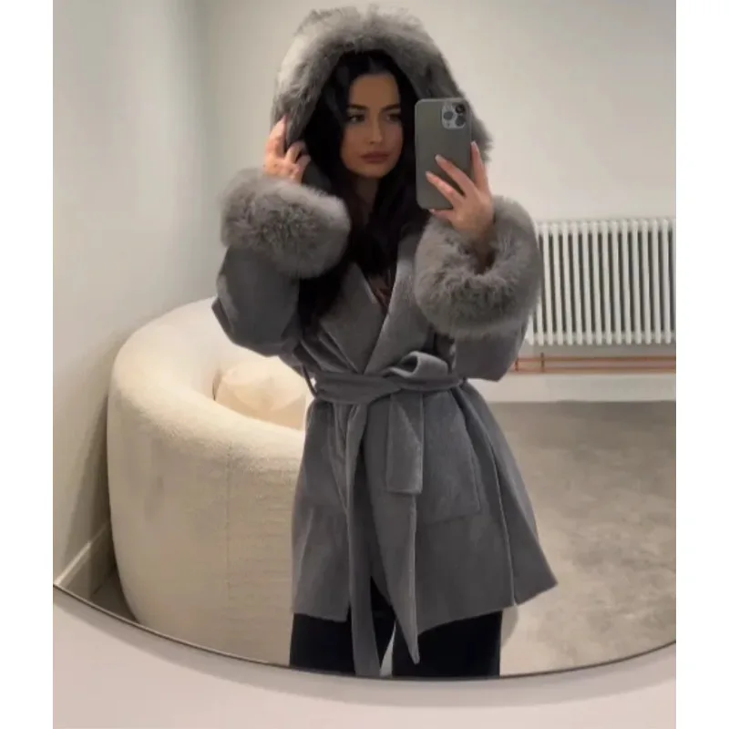 

Женское шерстяное пальто с капюшоном, меховыми вставками и шнуровкой, с отложным воротником и карманами, длинными рукавами, новая зимняя коллекция, шикарная верхняя одежда для женщин
