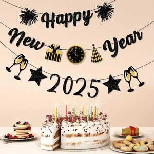 2025 yılına mutlu yıllar, afiş alfabesi, havai fişek gösterisi için siyah altın parıltılı afiş, yılbaşı partisi satıcısı için siyah ve bir gün önceki partiden süslemeler 1 Numaralı havai fişek partilerinin 6 büyük satışı